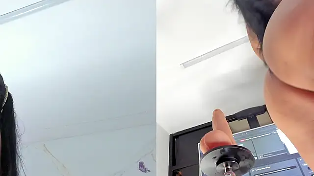 IsiisLovei online show from 02/12/26, 03:18