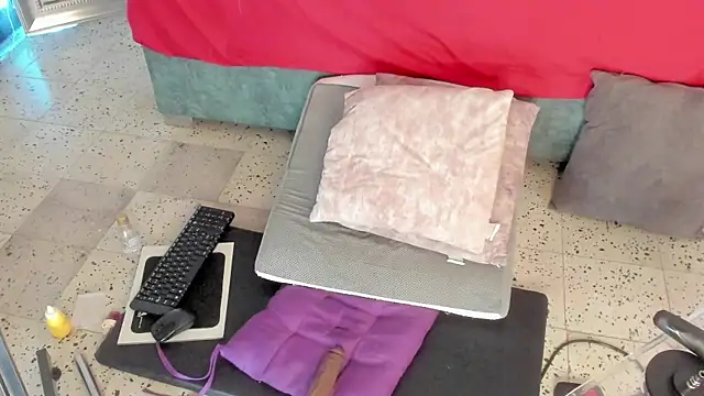 IsiisLovei online show from 04/08/26, 02:39