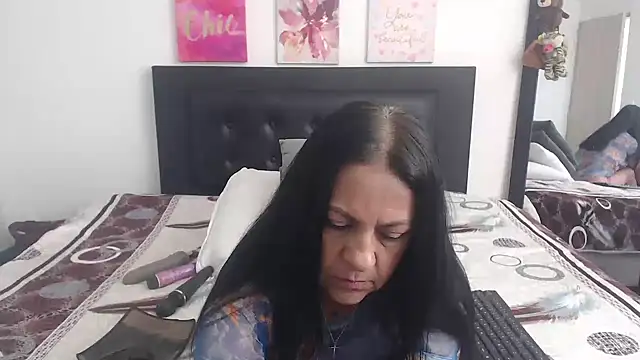 katiehotx online show from 11/08/25, 07:34