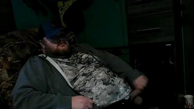 Snapshot of fatdickdaddy448 chatting on 12/21/24, 10:30 fatdickdaddy448 online show from 12/21/24, 10:30