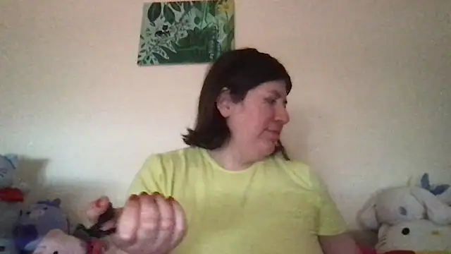 Snapshot of HYPHYtype chatting on 06/10/26, 11:13 HYPHYtype online show from 06/10/26, 11:13