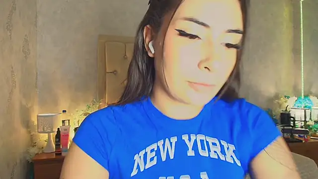 nini love01 online show from 02/03/25, 04:14