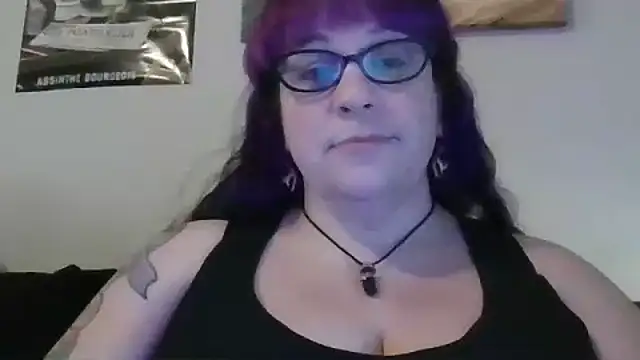 Snapshot of GothyBaby chatting on 10/18/25, 10:32 GothyBaby online show from 10/18/25, 10:32