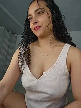Snapshot of Lucy_Marin chatting on 05/25/26, 03:40 Lucy Marin online show from 05/25/26, 03:40