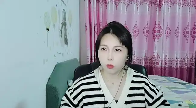 Snapshot of Sunset_glow chatting on 01/19/25, 01:22 Sunset glow online show from 01/19/25, 01:22