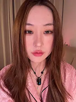 Snapshot of sphynx-_- chatting on 04/25/26, 12:41 sphynx- - online show from 04/25/26, 12:41