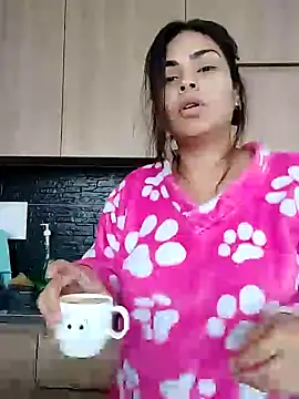 Snapshot of Ivanna2 chatting on 12/20/24, 02:05 Ivanna2 online show from 12/20/24, 02:05