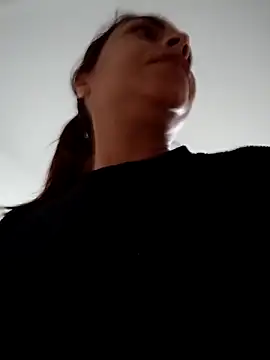 Snapshot of Ivanna2 chatting on 11/23/25, 11:32 Ivanna2 online show from 11/23/25, 11:32