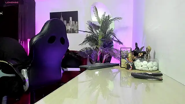 Snapshot of Amaia_Bushida chatting on 09/13/25, 02:33 Amaia Bushida online show from 09/13/25, 02:33