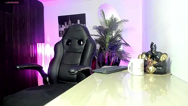 Snapshot of Amaia_Bushida chatting on 09/30/25, 02:22 Amaia Bushida online show from 09/30/25, 02:22