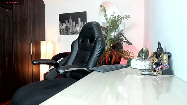 Snapshot of Amaia_Bushida chatting on 10/22/25, 02:23 Amaia Bushida online show from 10/22/25, 02:23