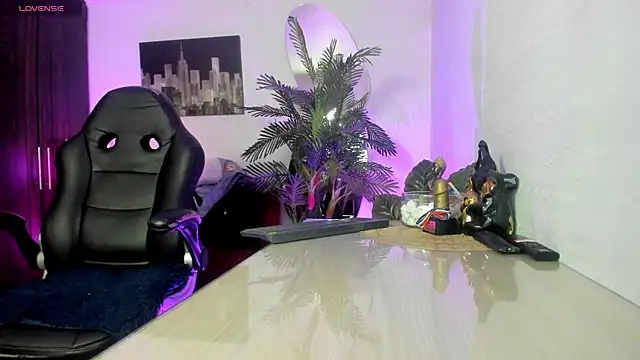 Snapshot of Amaia_Bushida chatting on 11/08/25, 02:12 Amaia Bushida online show from 11/08/25, 02:12