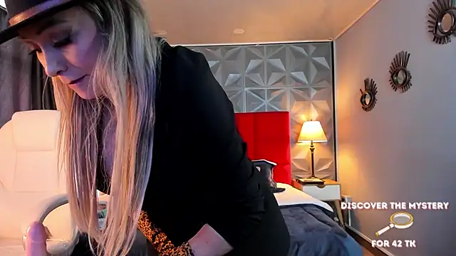 Holly madison  online show from 02/23/25, 04:02