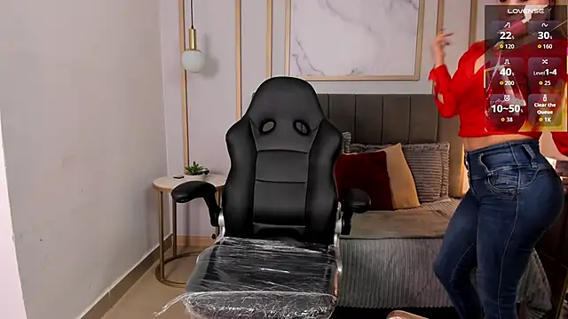 Holly madison  online show from 04/06/26, 01:12