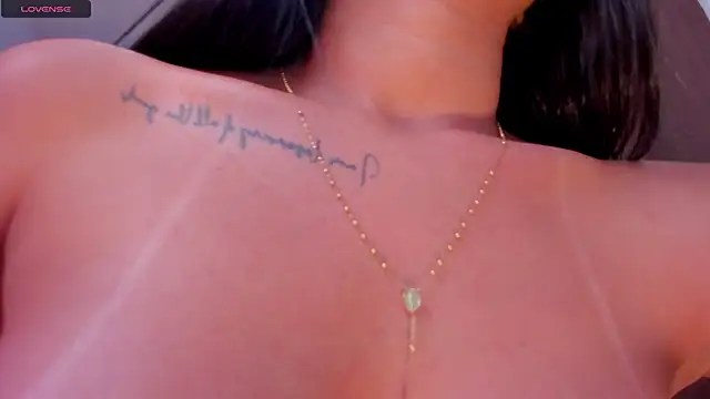 Snapshot of VictoriaLeia chatting on 12/21/24, 04:41 VictoriaLeia online show from 12/21/24, 04:41