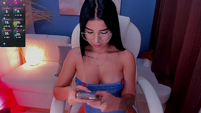 Snapshot of VictoriaLeia chatting on 03/17/25, 10:17 VictoriaLeia online show from 03/17/25, 10:17