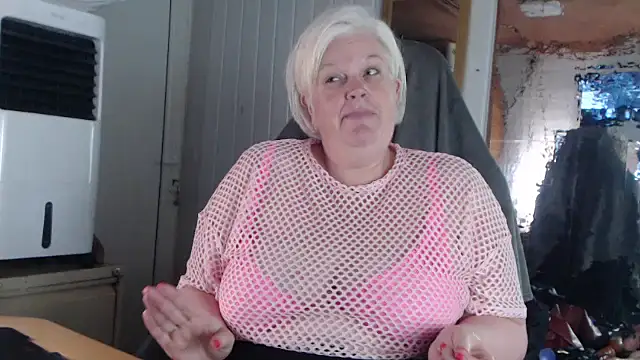 sexychazza16 online show from 10/15/25, 06:52