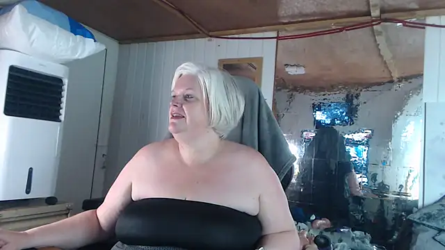 sexychazza16 online show from 10/21/25, 08:09