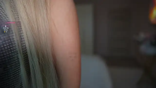 CatchMe1 online show from 11/01/25, 05:42