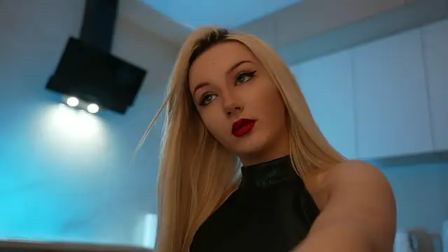 CatchMe1 online show from 12/15/25, 07:18