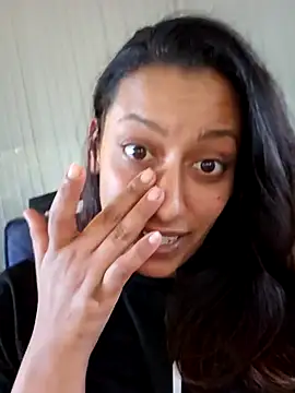 Snapshot of Nikkierosee chatting on 12/16/24, 01:11 Nikkierosee online show from 12/16/24, 01:11