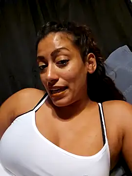 Snapshot of Nikkierosee chatting on 12/18/24, 03:00 Nikkierosee online show from 12/18/24, 03:00