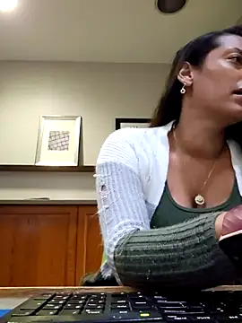 Snapshot of Nikkierosee chatting on 02/26/25, 04:03 Nikkierosee online show from 02/26/25, 04:03