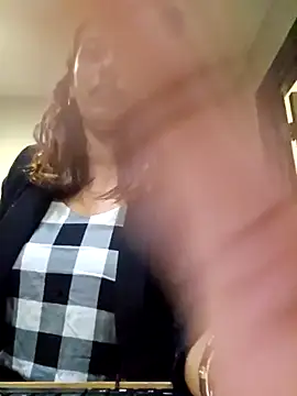 Snapshot of Nikkierosee chatting on 03/08/25, 04:01 Nikkierosee online show from 03/08/25, 04:01