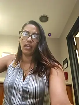 Snapshot of Nikkierosee chatting on 03/14/25, 05:59 Nikkierosee online show from 03/14/25, 05:59