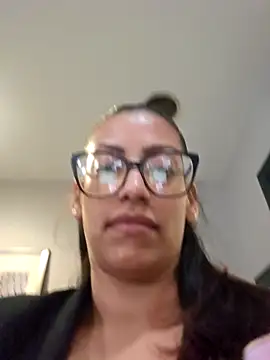 Snapshot of Nikkierosee chatting on 03/15/25, 07:27 Nikkierosee online show from 03/15/25, 07:27