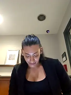 Snapshot of Nikkierosee chatting on 03/15/25, 10:33 Nikkierosee online show from 03/15/25, 10:33