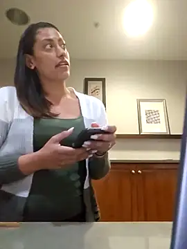 Snapshot of Nikkierosee chatting on 03/23/25, 12:47 Nikkierosee online show from 03/23/25, 12:47