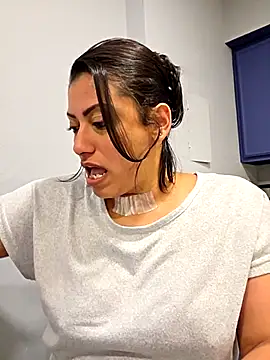 Snapshot of Nikkierosee chatting on 10/30/25, 03:30 Nikkierosee online show from 10/30/25, 03:30