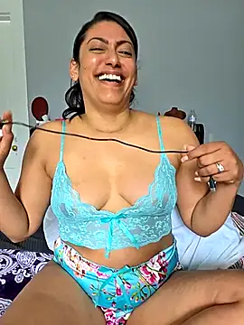 Snapshot of Nikkierosee chatting on 11/15/25, 05:53 Nikkierosee online show from 11/15/25, 05:53