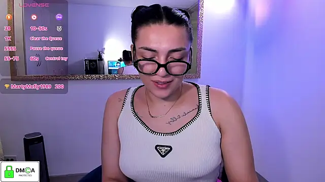 Snapshot of EricaVanderhill chatting on 05/22/26, 03:02 EricaVanderhill online show from 05/22/26, 03:02