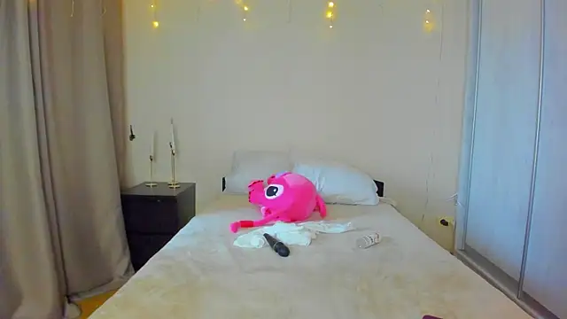 Snapshot of Bella_Foryou chatting on 01/21/25, 03:37 Bella Foryou online show from 01/21/25, 03:37