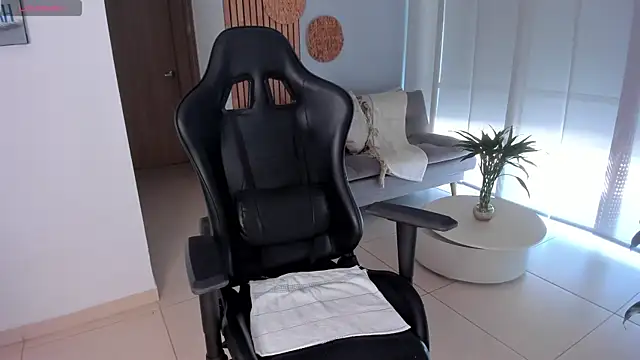 AnnieHallX online show from 04/26/26, 07:11