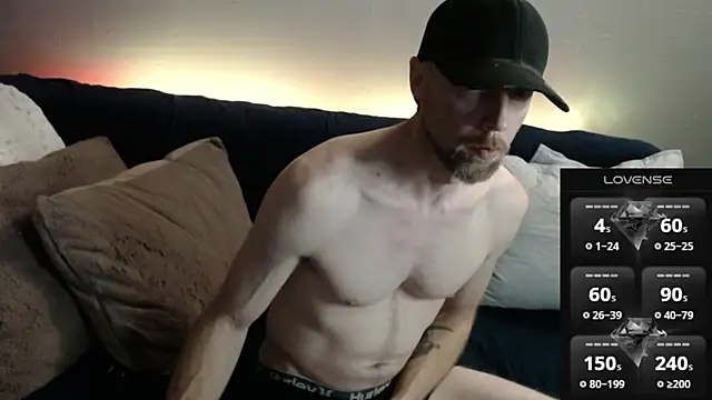 MaxRouger online show from 12/01/25, 01:43