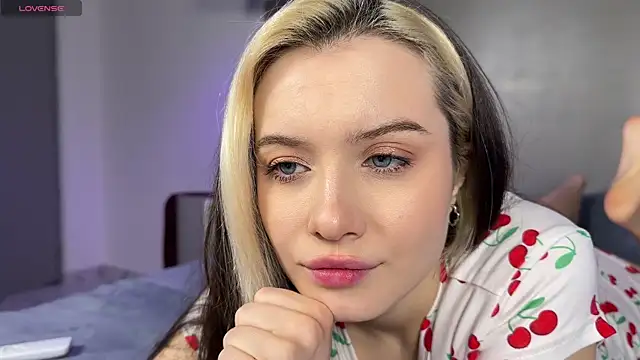 Snapshot of _blowjob_queen chatting on 07/02/26, 11:33 blowjob queen online show from 07/02/26, 11:33