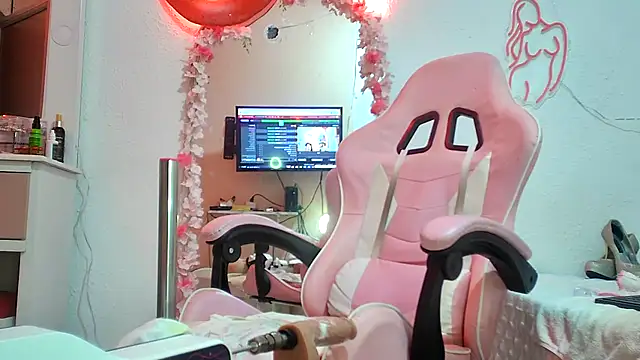 Snapshot of Dulce_Maria05 chatting on 12/31/24, 12:54 Dulce Maria05 online show from 12/31/24, 12:54