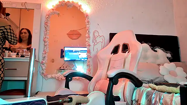 Snapshot of Dulce_Maria05 chatting on 03/06/25, 12:32 Dulce Maria05 online show from 03/06/25, 12:32