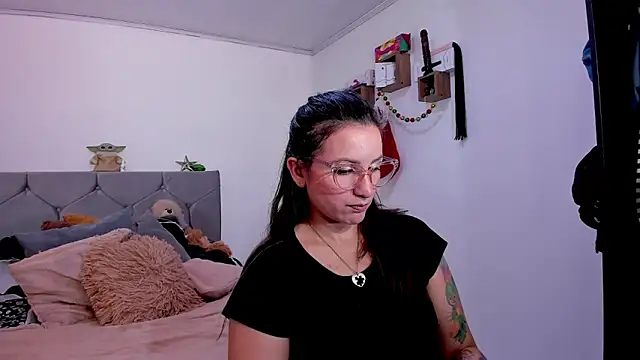 vanessabrown  online show from 12/15/25, 06:12