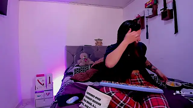 vanessabrown  online show from 01/09/26, 05:37