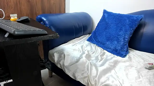 Snapshot of Mature_Skinny chatting on 01/10/26, 02:24 Mature Skinny online show from 01/10/26, 02:24