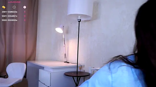 Snapshot of Holla_Molly chatting on 10/27/25, 05:11 Holla Molly online show from 10/27/25, 05:11