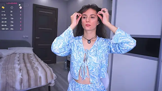 Holla Molly online show from 02/26/26, 05:50