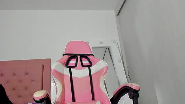 Snapshot of Lindsay-hii chatting on 01/14/25, 04:40 Lindsay-hii online show from 01/14/25, 04:40