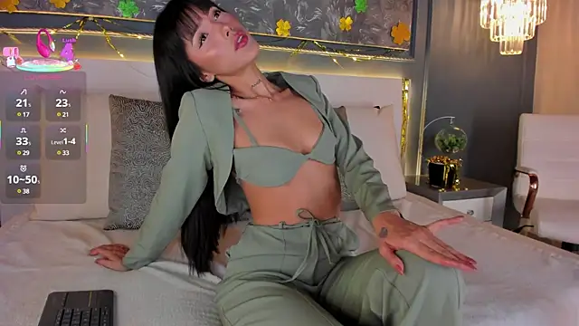 Snapshot of evamoretti chatting on 03/18/25, 01:21 evamoretti online show from 03/18/25, 01:21