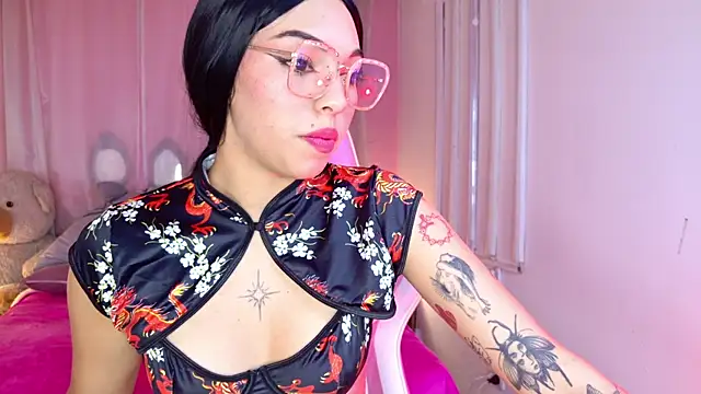 Lyna love online show from 10/15/25, 08:20