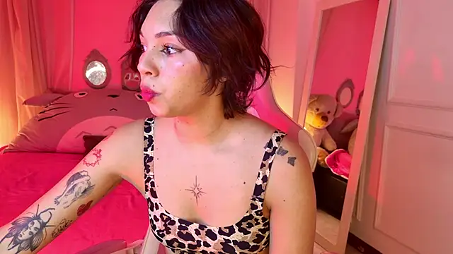 Lyna love online show from 10/21/25, 09:04